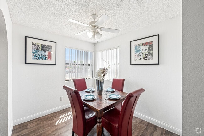 1BR, 1BA - 720SF - Dining - Liberty Village