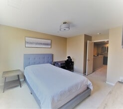 Building Photo - 335 N Edenfield Ave