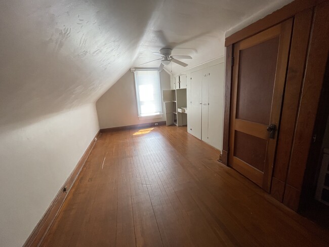 Foto del edificio - 681 College Avenue