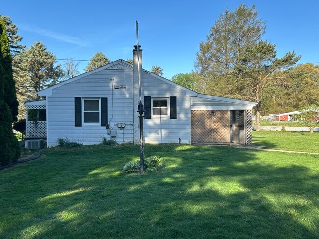 Building Photo - 253 Beacon Light Rd