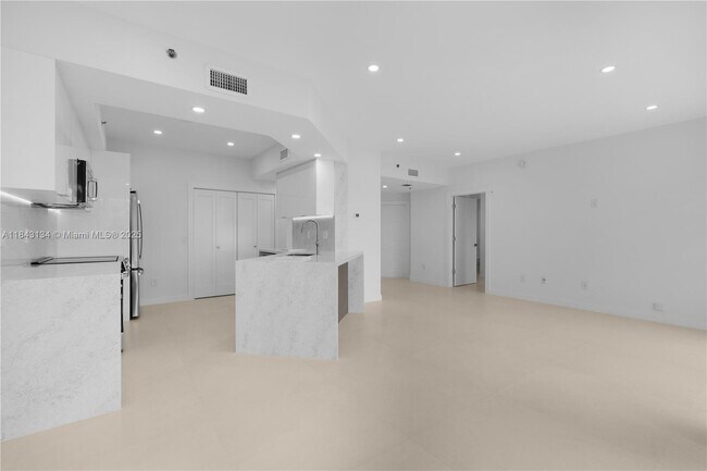Foto del edificio - 3215 NE 184th St