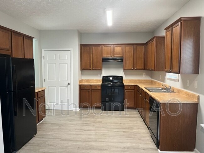 Foto del edificio - 3404 Summer Brooke Way