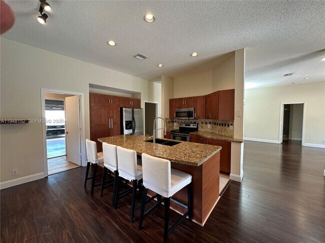 Building Photo - 4192 Laurel Ridge Cir