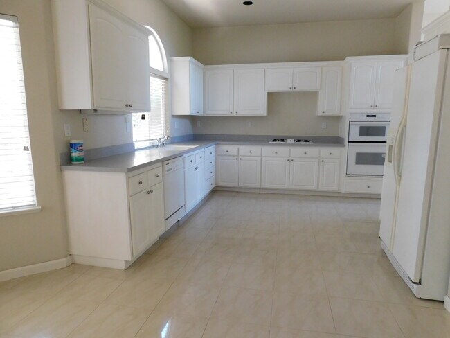 Building Photo - 4623 Longview Dr