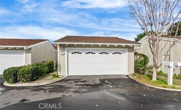 Building Photo - 8 Acorn