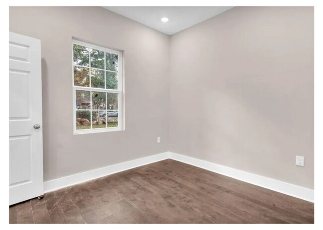Building Photo - Fully Renovated Ranch-Style Home with Mode...