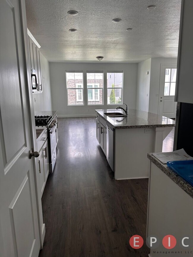 Building Photo - Beautiful Home in Lehi