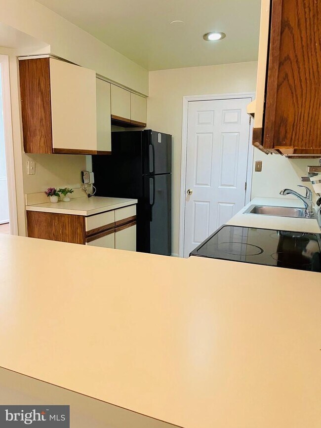 Building Photo - 110 Pinecrest Ln