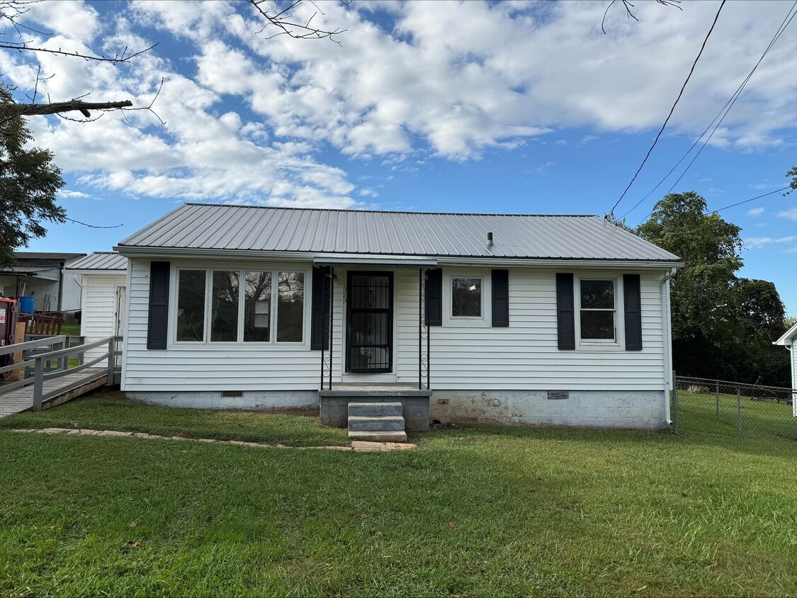 Primary Photo - 1323 Harrell St
