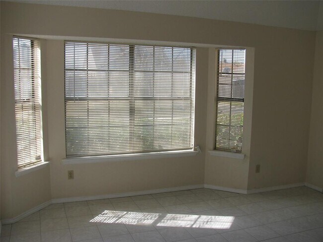 Foto del edificio - 916 Old Barn Ln