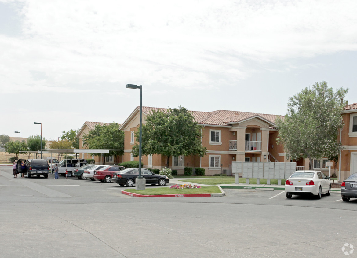 Building Photo - El Palmar Apartments
