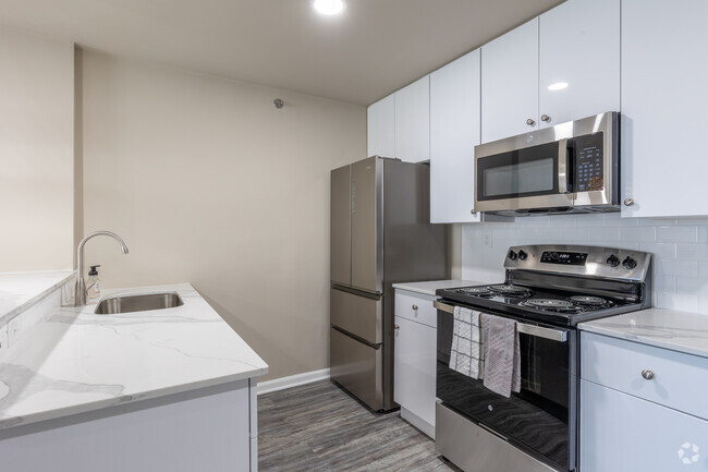 Model - 1BR, 1BA - 783SF - Kitchen - Adona in Southfield