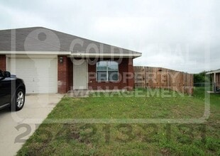 Building Photo - 217 Janelle Dr