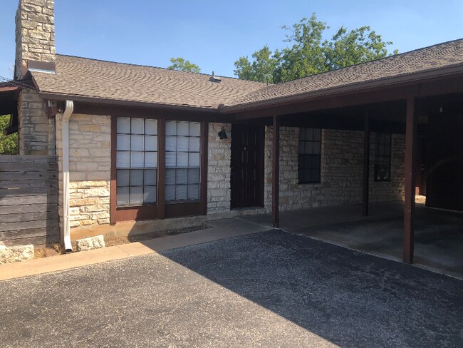 Foto del edificio - 702 Ranch Rd
