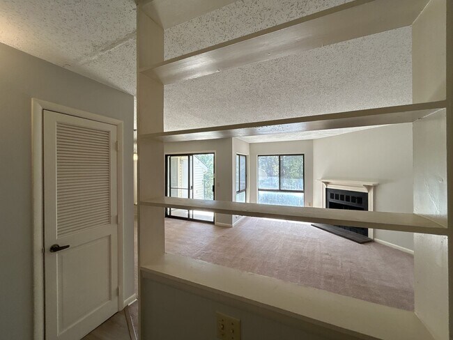 Foto del edificio - 4804 Spring Lake Dr