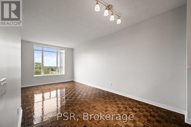 Building Photo - 515-515 Rosewell Ave