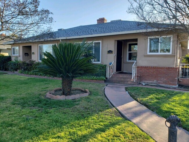 Foto del edificio - 3243 Bonnie Ln