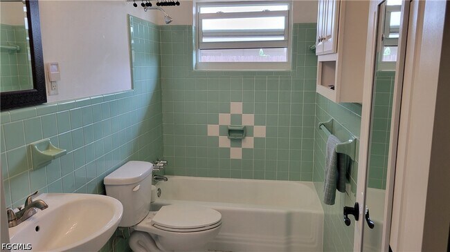 Foto del edificio - 1403 Davis Dr