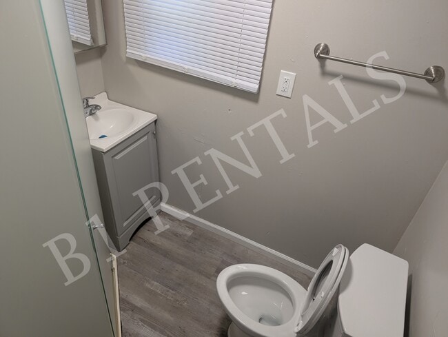 Building Photo - 361 Hege Ave