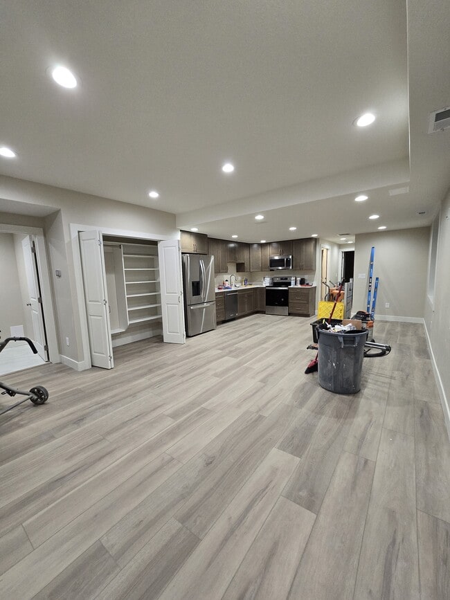 Building Photo - 6578 W Valynn Dr