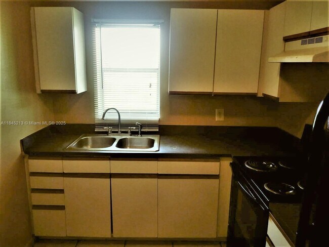 Foto del edificio - 4160 NW 21st St