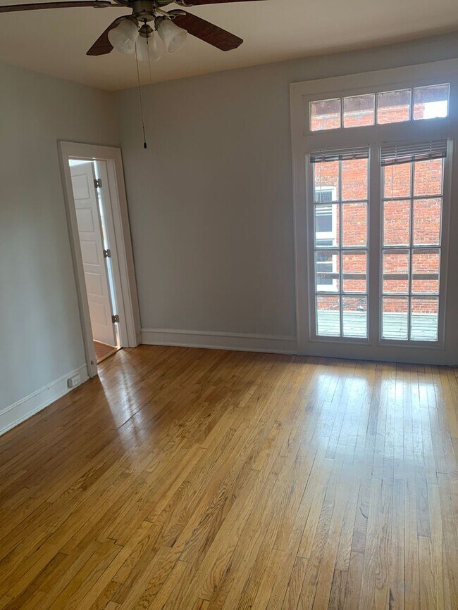 Foto del interior - 1123-25-27 West Grace Street
