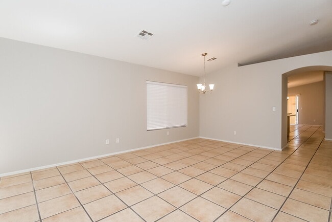 Foto del edificio - 5216 Backwoodsman Ave