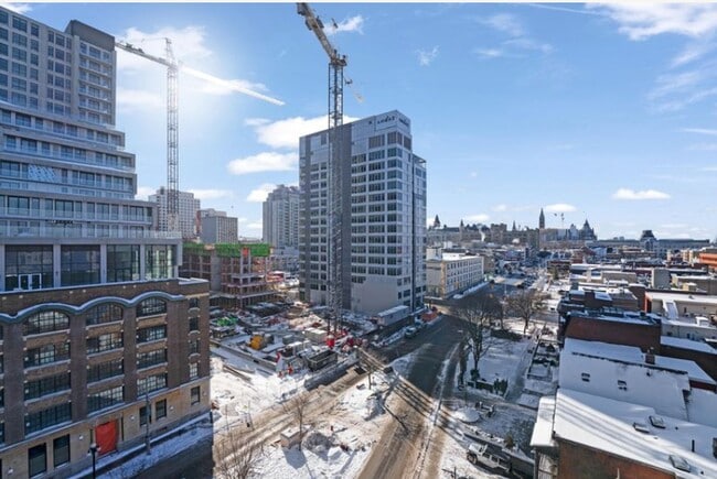 Building Photo - 145 York St