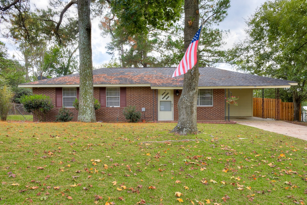 Primary Photo - 318 Edgewood Ct