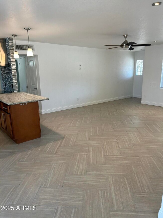 Foto del edificio - 7604 E 3rd St