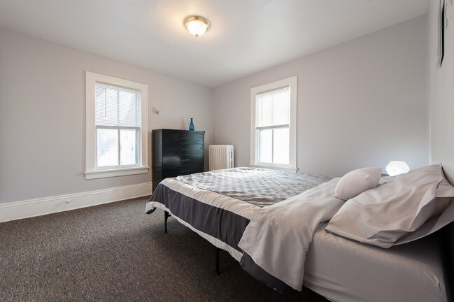 Dormitorio de la planta principal - 1107 W 24th St