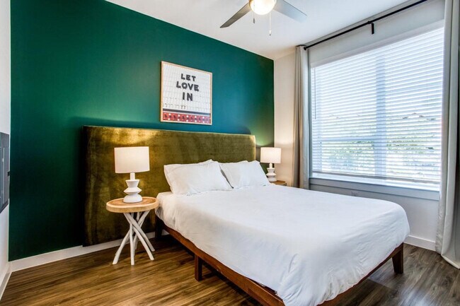 Foto del edificio - 2425 E Riverside Dr