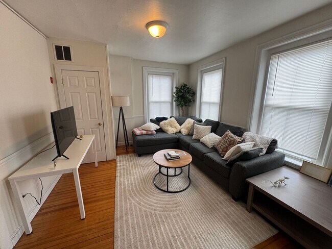 Foto del edificio - Downtown Amesbury 1 Bedroom Rental - Available September 1st