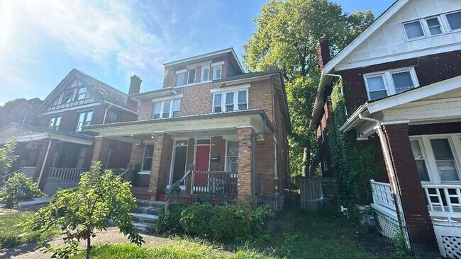 Foto del edificio - 373 Chittenden Ave