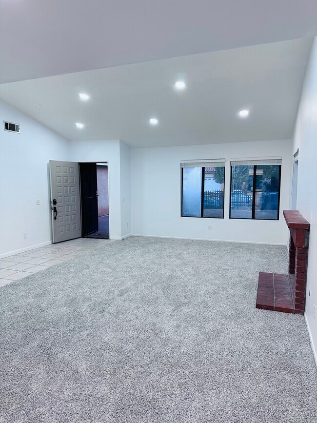 Building Photo - 350 Sunrise Ter