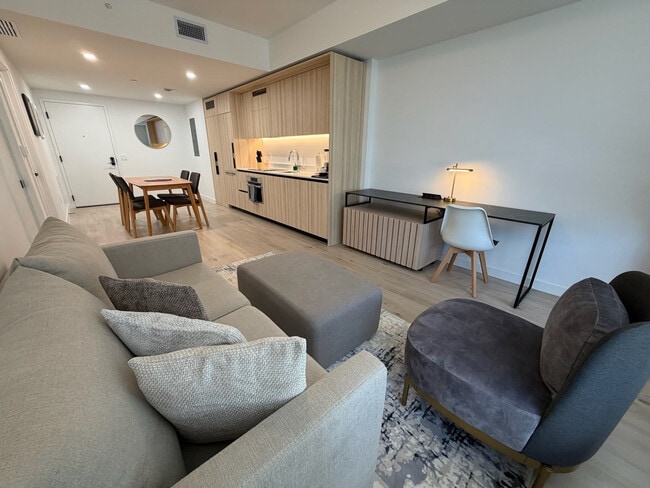 Building Photo - 225 N Miami Ave