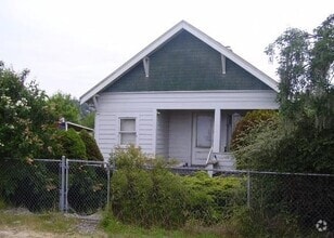 Building Photo - 153 E Maple St