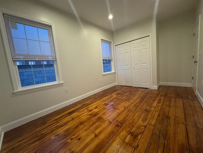 Foto del edificio - 106 N Franklin St