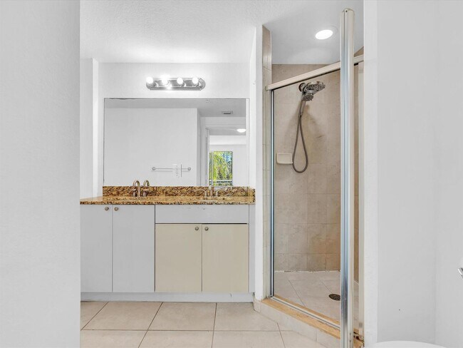 Foto del edificio - 1830 Radius Dr