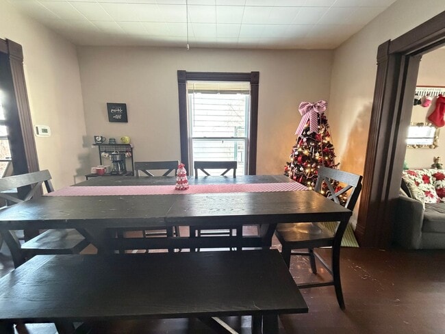 Building Photo - Spacious Three Bedroom Single Family near John Ball Zoo!