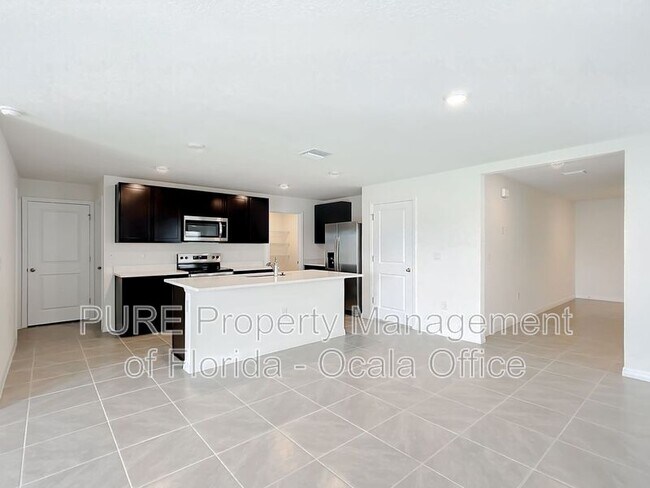 Building Photo - 8645 SW 45th Ct