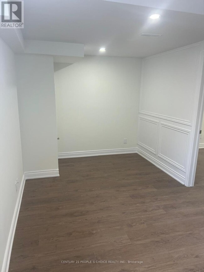 Building Photo - 569 Willmott Crescent