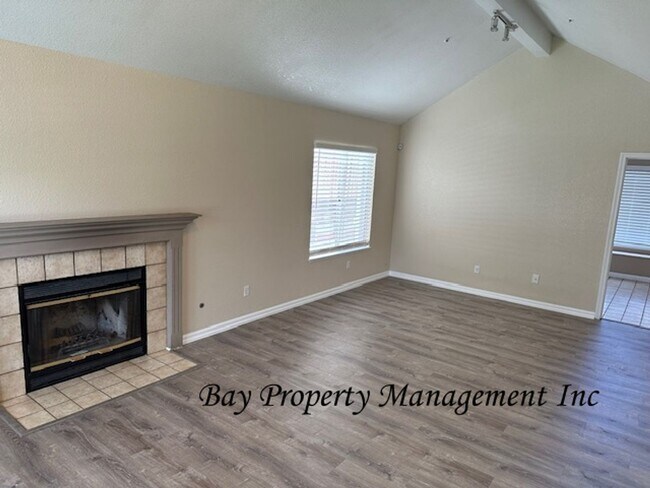 Building Photo - Charming 2 Bedroom, 2 Bath Home in Creekbr...