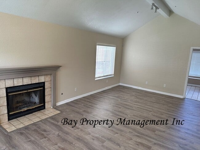 Foto del edificio - Charming 2 Bedroom, 2 Bath Home in Creekbr...