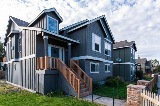 Building Photo - Hard to find 4 Bed, 3 Full Bath Home