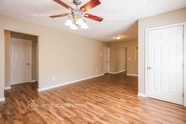 Foto del edificio - 329 Tanner Ct