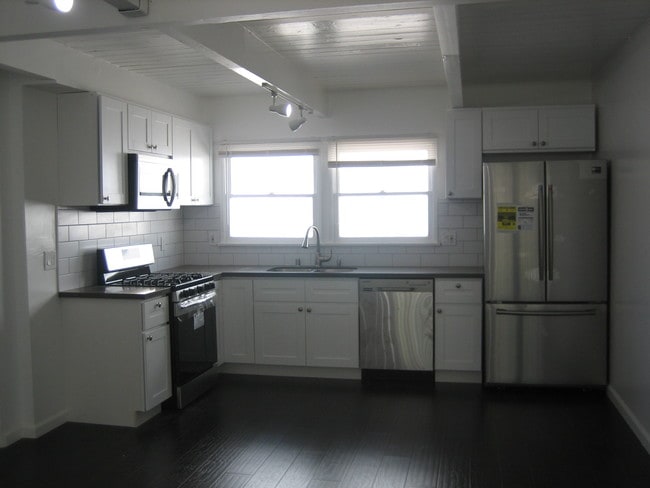 Building Photo - 3427 Caroline Ave