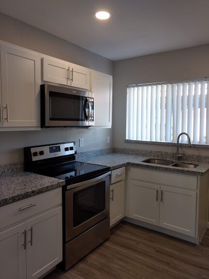 Building Photo - 1346 E Willetta St #4