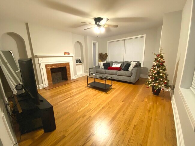 Foto del edificio - 7912 Karlov Ave
