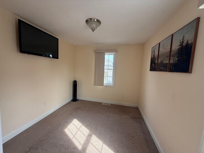 Foto del edificio - 34 Bingham Ave